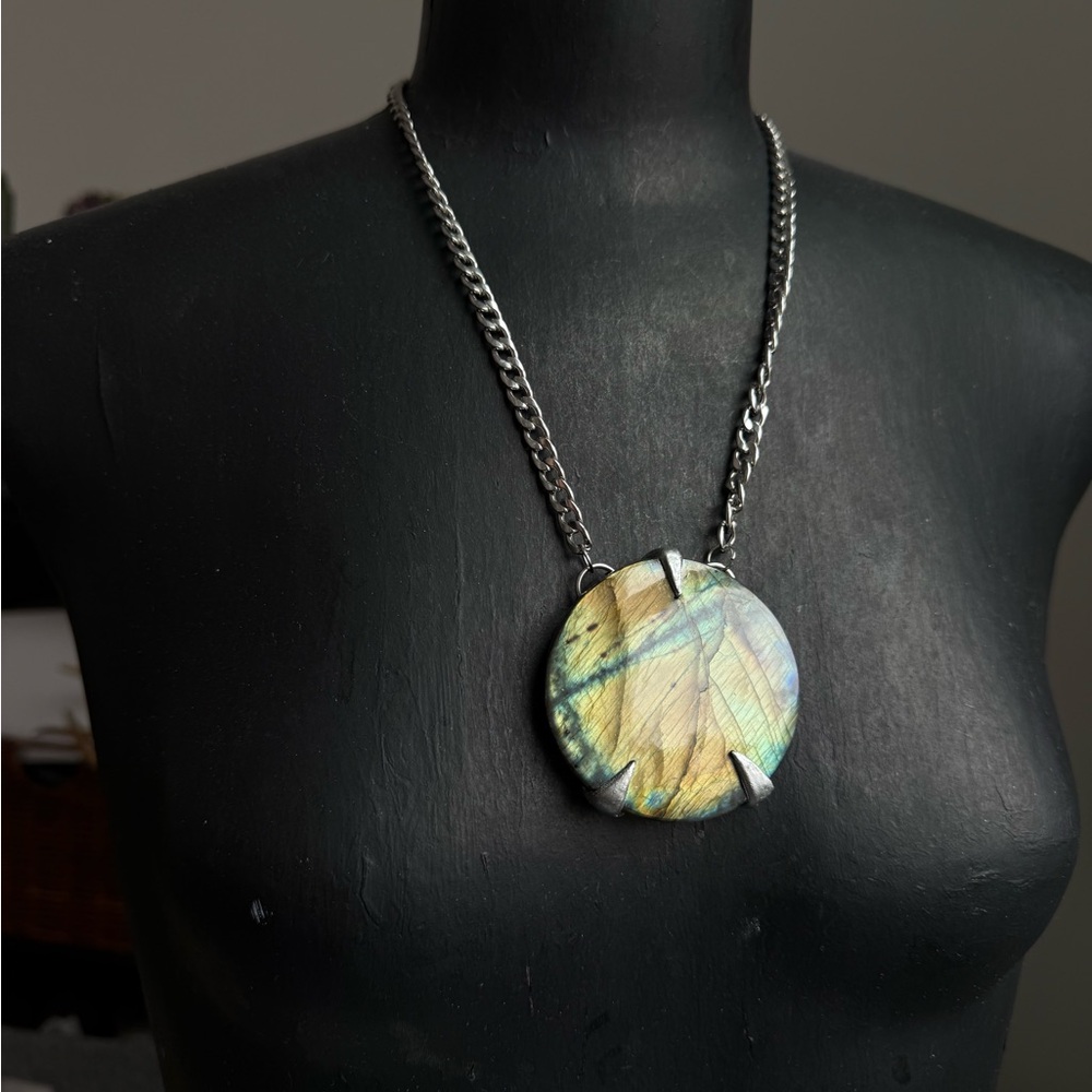 Labradorite Round Pendant Necklace - statement jewelry chunky necklace pendant - Picture 3 of 8